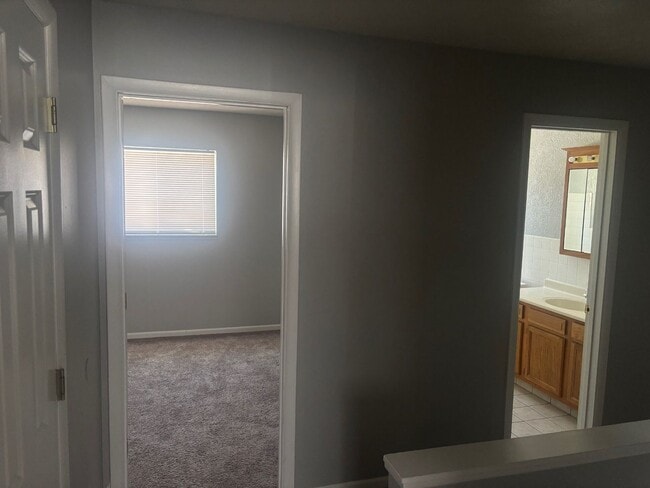 Building Photo - Charming 2-Bedroom Property in Prime Location