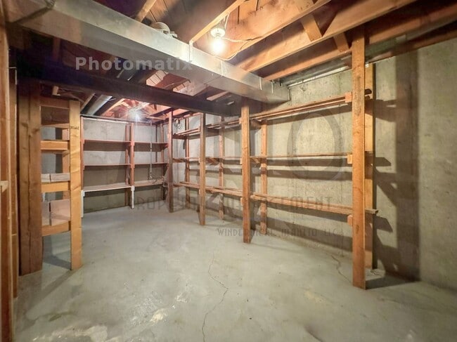Building Photo - Clean & Quiet Northside Home