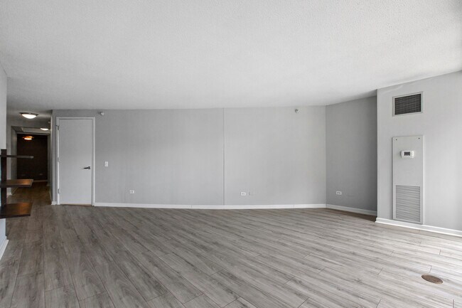 Building Photo - 545 N Dearborn St