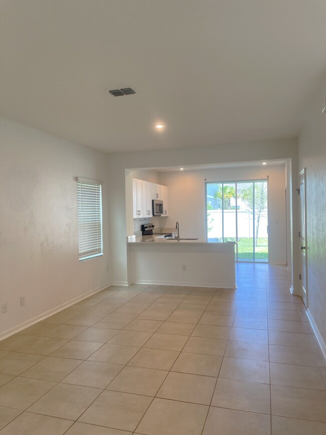 Building Photo - Charming 2-Bed, 2 and half-Bath Townhouse ...