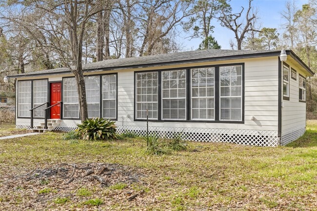 Building Photo - 16643 Lake Cir