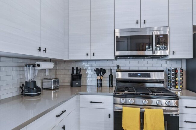 Building Photo - 6029 Benton St