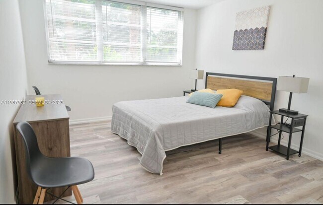 Building Photo - 8901 S Hollybrook Blvd