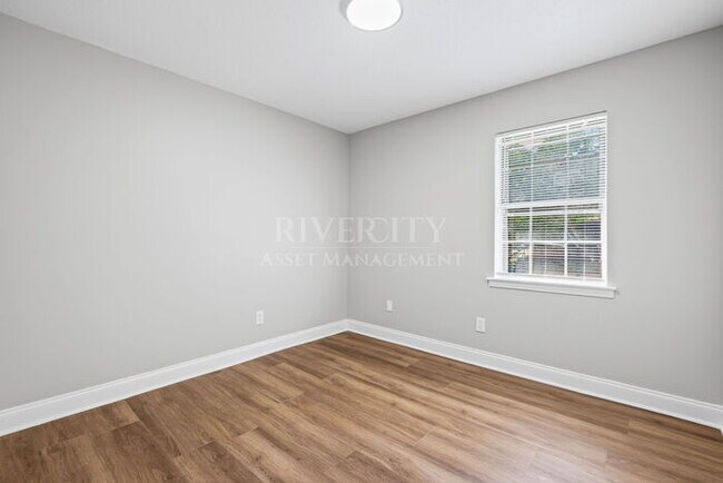 Building Photo - SECTION 8 WELCOMED!!!! A NEWLY RENOVATED BEAUTY !!!!