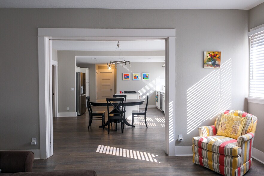 Building Photo - 5530 N Haight Ave