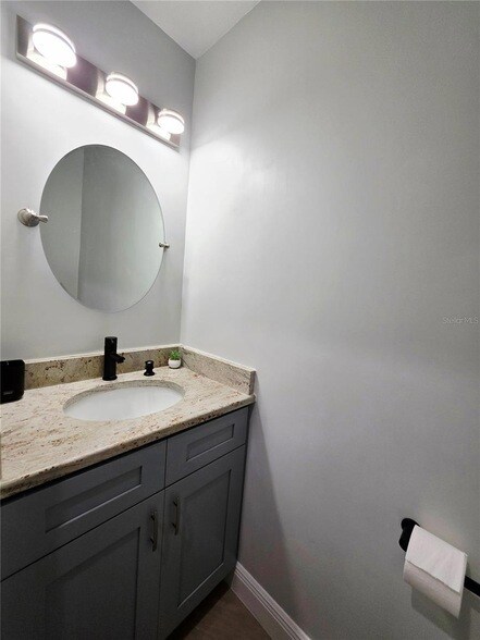 Building Photo - 3435 Overlook Dr NE