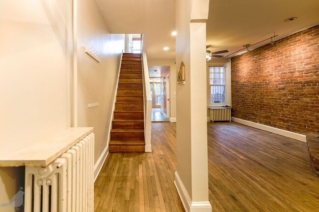 Building Photo - 337 14th St NE