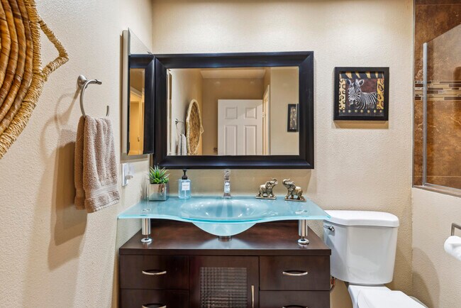 Building Photo - 651 Vista Lago Cir N