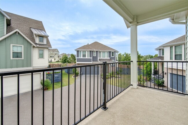 Building Photo - 18815 River Overlook Ct