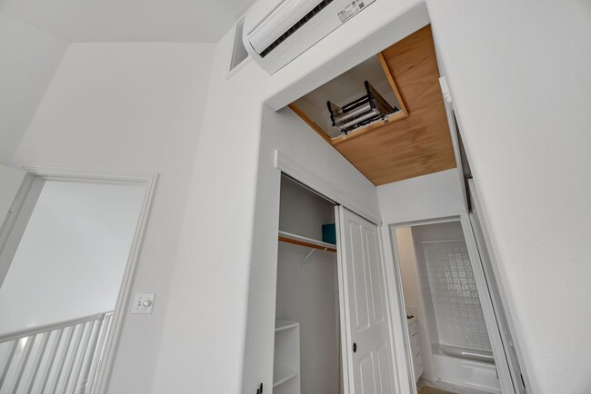 Building Photo - Spacious Upcountry Townhome with Ocean Vie...