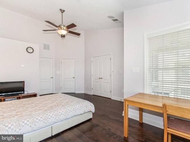 Building Photo - 25813 Mews Terrace