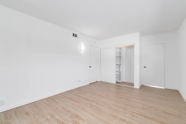 Building Photo - 1138 N Valley St