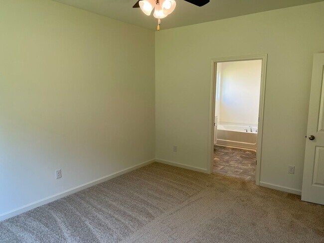 Building Photo - Newer 4BR / 2BA One-Level Home – Granite, Stainless Appliances, Large Backyard, Cul-de-Sac