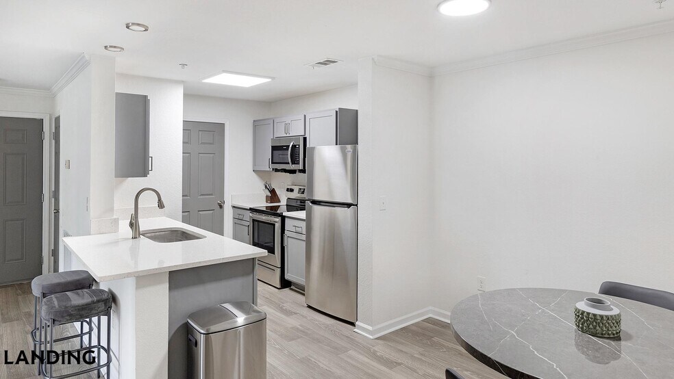 Building Photo - 210 Hillwood Blvd