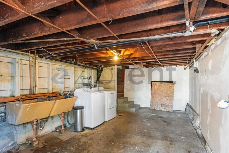 Building Photo - Unit 377