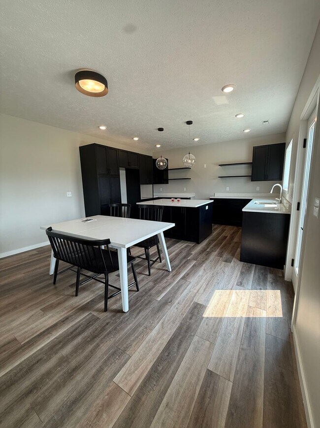 Building Photo - 4209 Wilder Ave