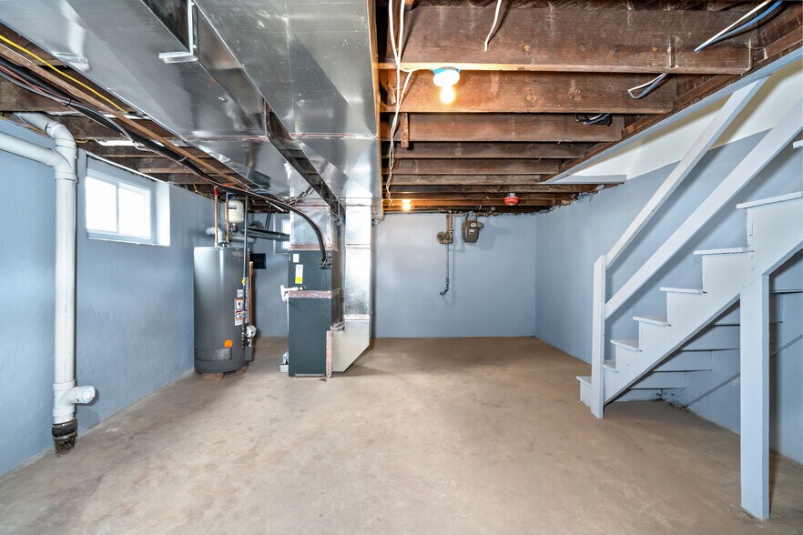 Building Photo - 504 W 26th St