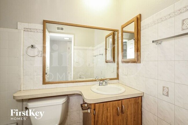 Building Photo - 2733 E Larkspur Dr