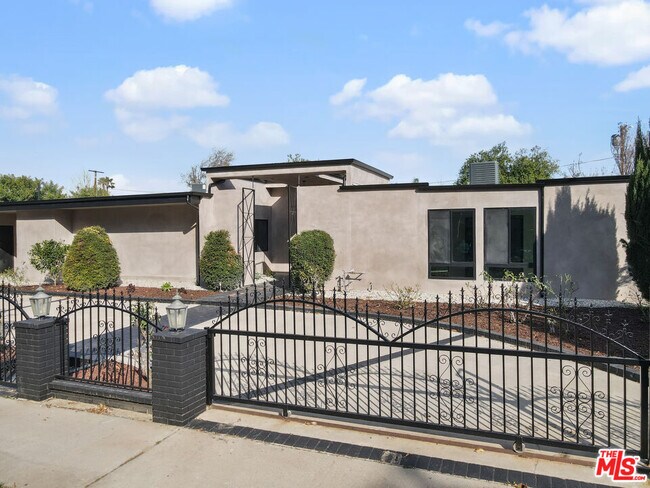 Building Photo - 6236 Sale Ave