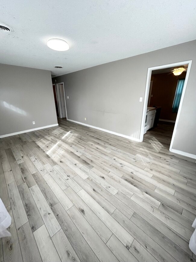 Building Photo - 2014 W 68th St