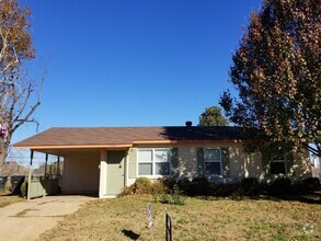 Building Photo - South Bossier City's Southern Gardens near...