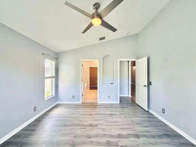 Building Photo - 838 Addison Dr NE