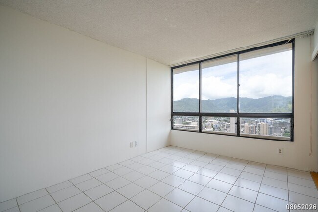 Building Photo - 2121 Ala Wai Blvd