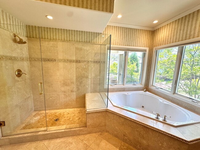 Building Photo - Beautiful 4 Bed 3 Bath Home with Attached ...
