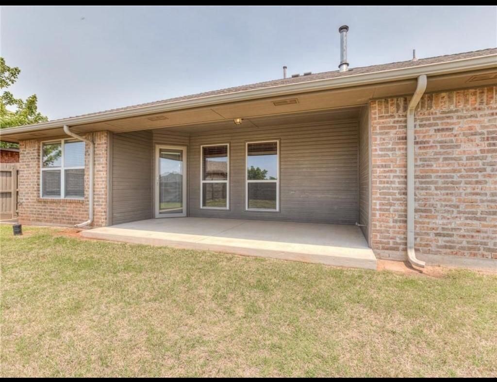 Building Photo - 15805 Prairie Run Dr