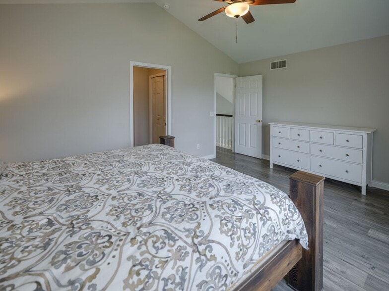 Building Photo - 5824 Tradewind Dr