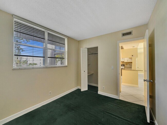 Building Photo - 9420 Poinciana Plz