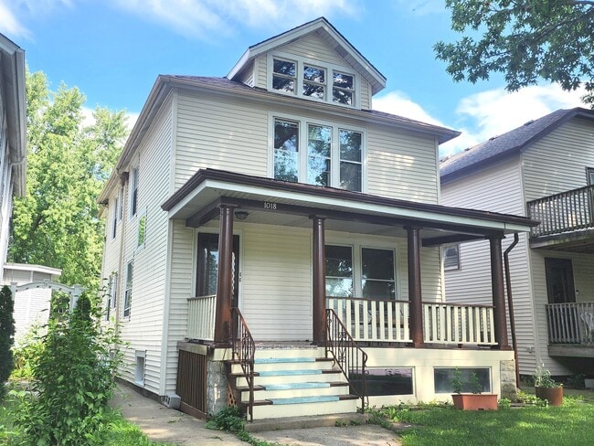Building Photo - 1018 S Maple Ave
