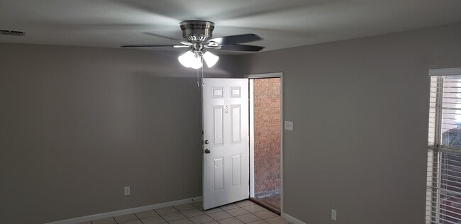 Building Photo - Deer Park Apartments - 1411