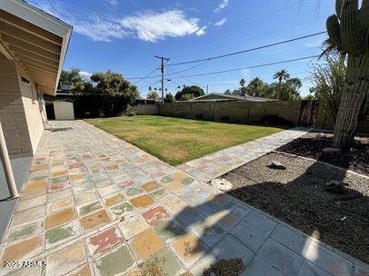 Building Photo - 2139 S La Rosa Dr