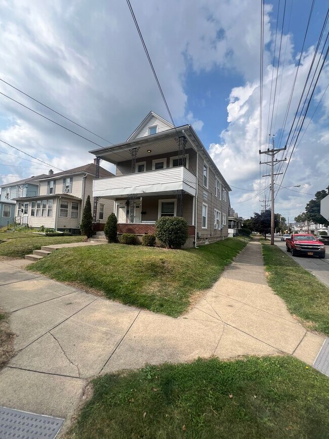 Primary Photo - 2102 Raspberry St