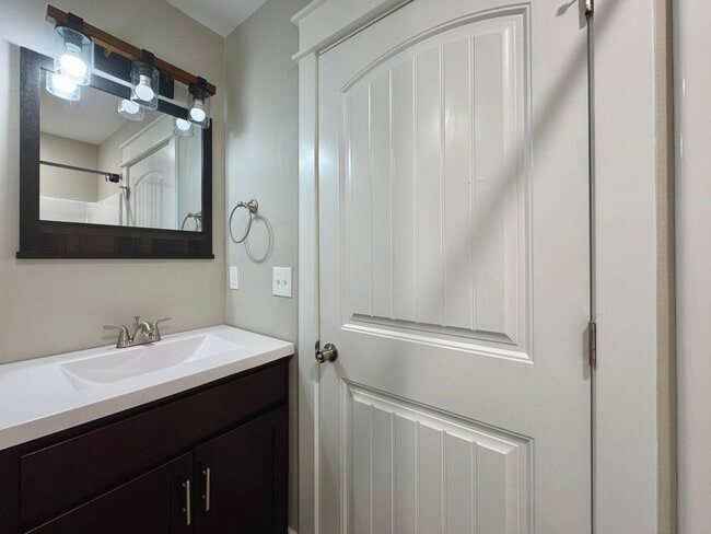 Building Photo - 1 Bedroom • 1 Bath Duplex on 23rd Street!