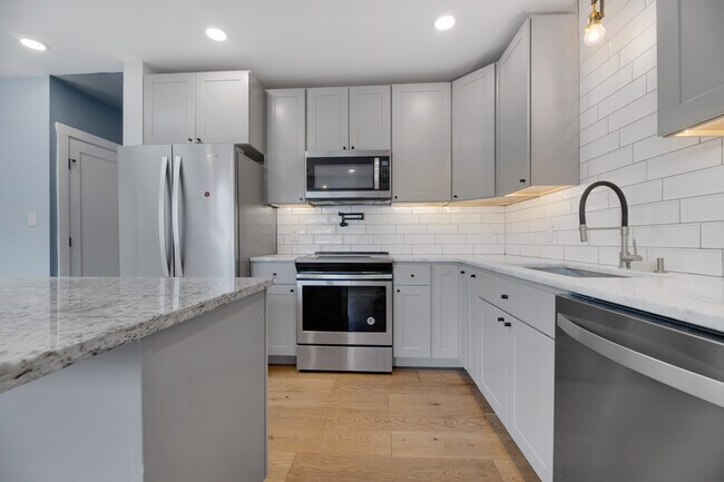 Building Photo - 6914 Willow St NW