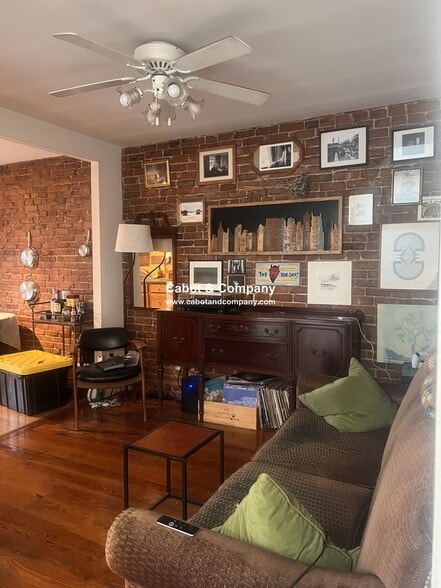 Building Photo - 18 Mead St