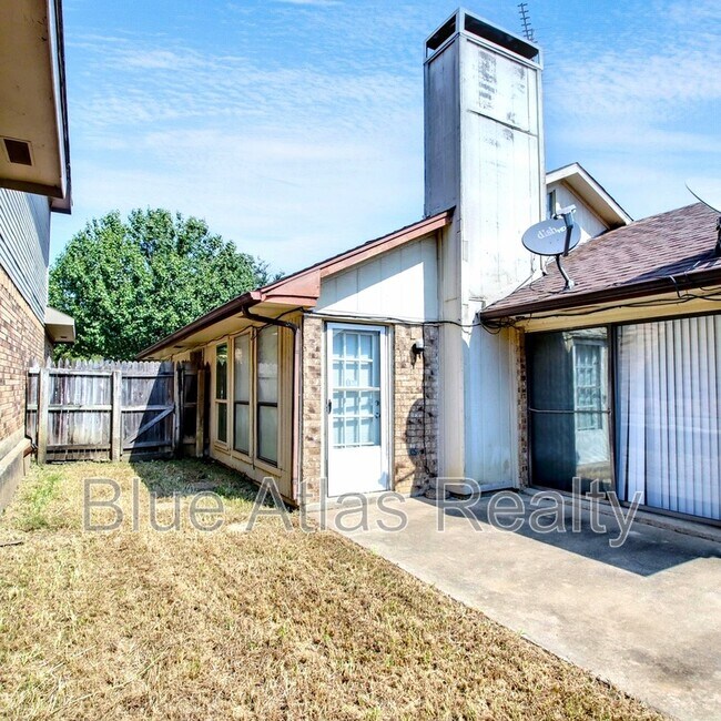 Building Photo - 712 Via Miramonte