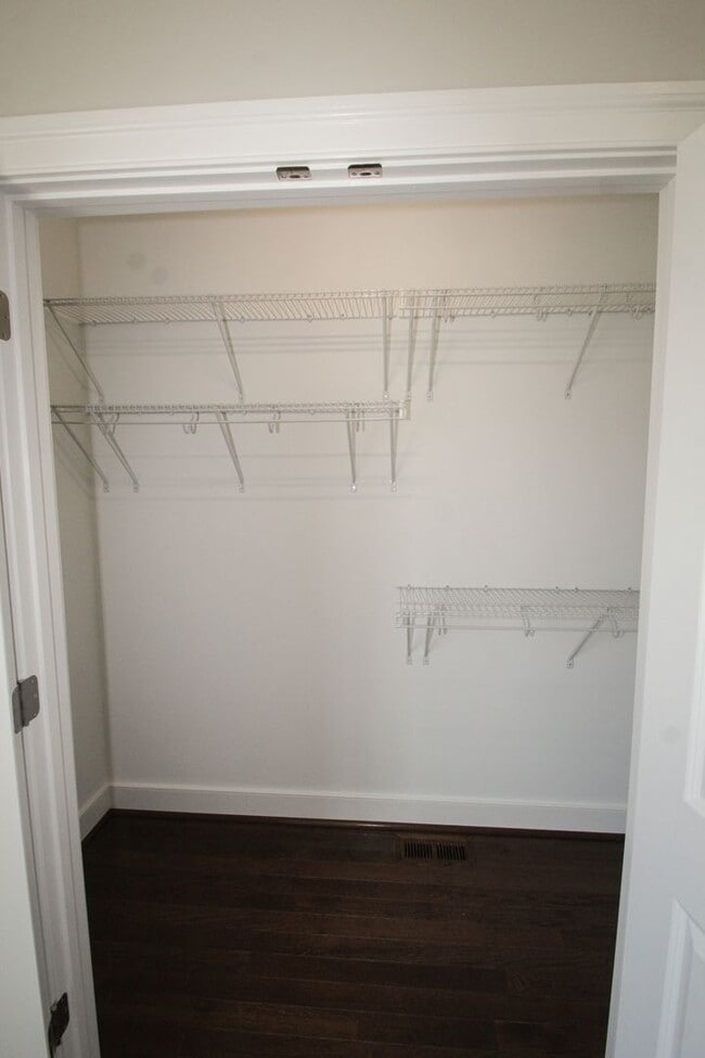 Building Photo - 1505 W Cary St