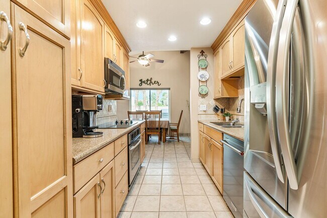 Building Photo - 43260 Silk Tree Ln
