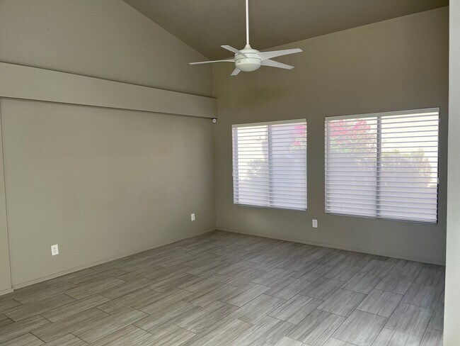 Building Photo - Adorable light and bright! 3Bedroom/2Bath Scottsdale Home!