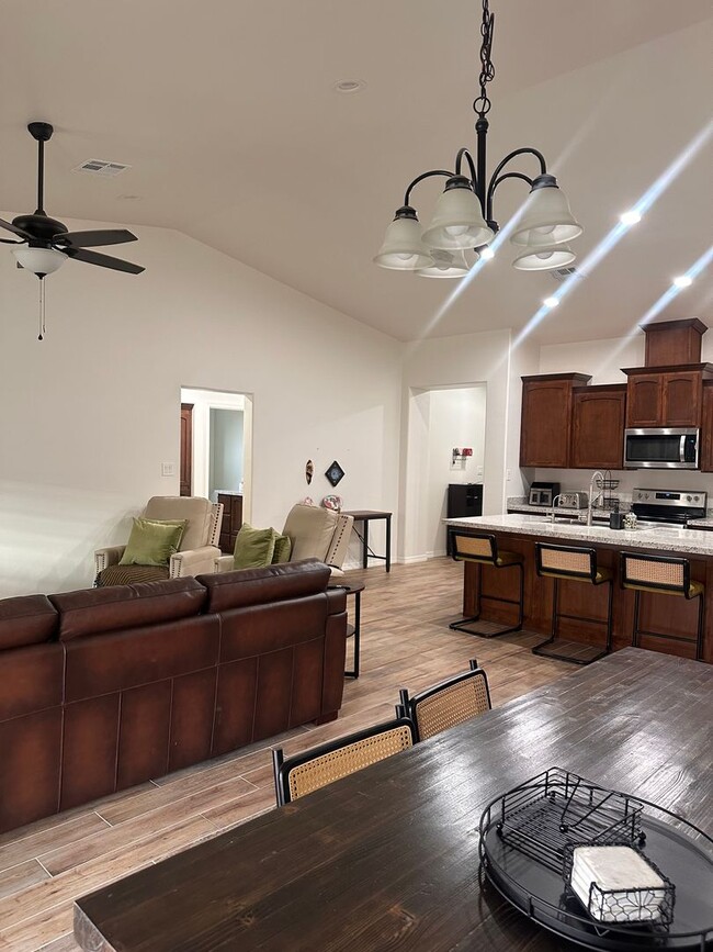 Building Photo - 3bed/2bath ALL tile home built in 2024