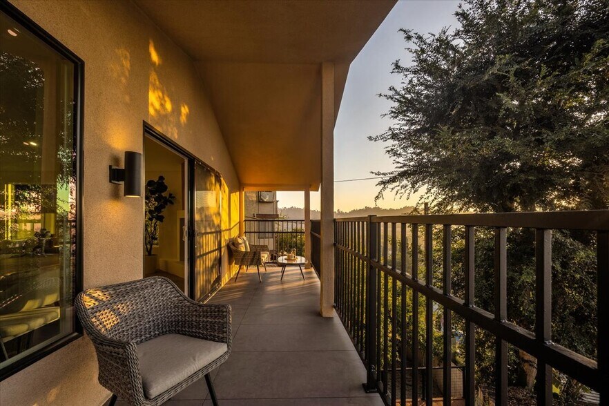 Building Photo - 1930 Kemper St