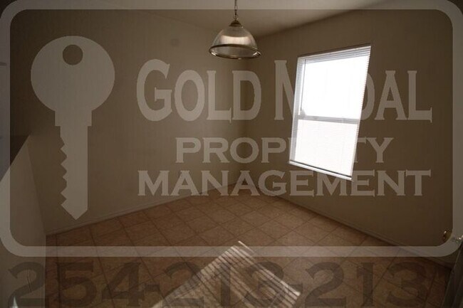 Building Photo - 3304 Hereford Ln