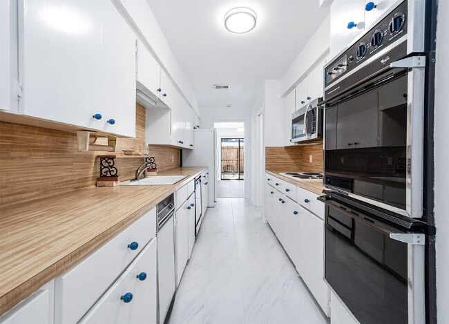 Building Photo - 4507 Medinah Pl