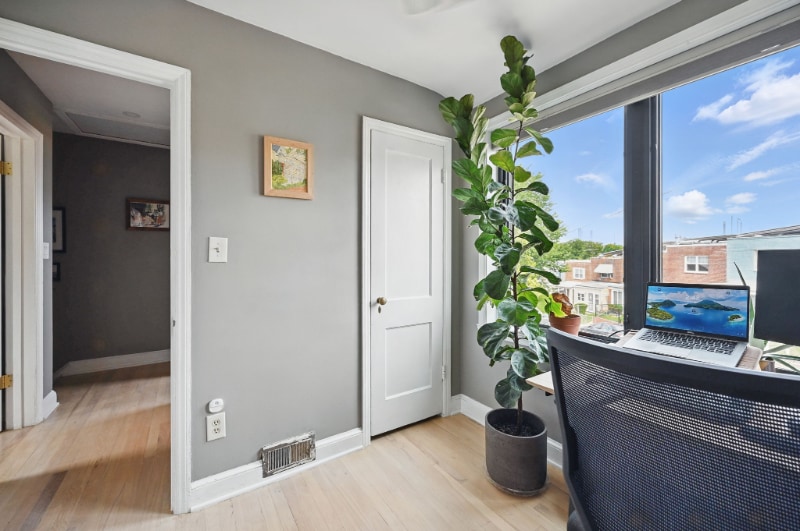 Building Photo - 1137 19th St NE