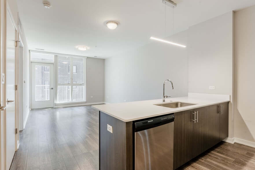 Building Photo - 301 W North Ave