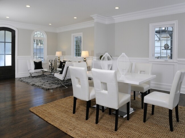 Building Photo - 200 Davis Ave