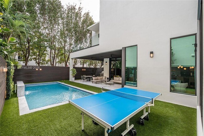 Building Photo - 10540 NW 67th Terrace